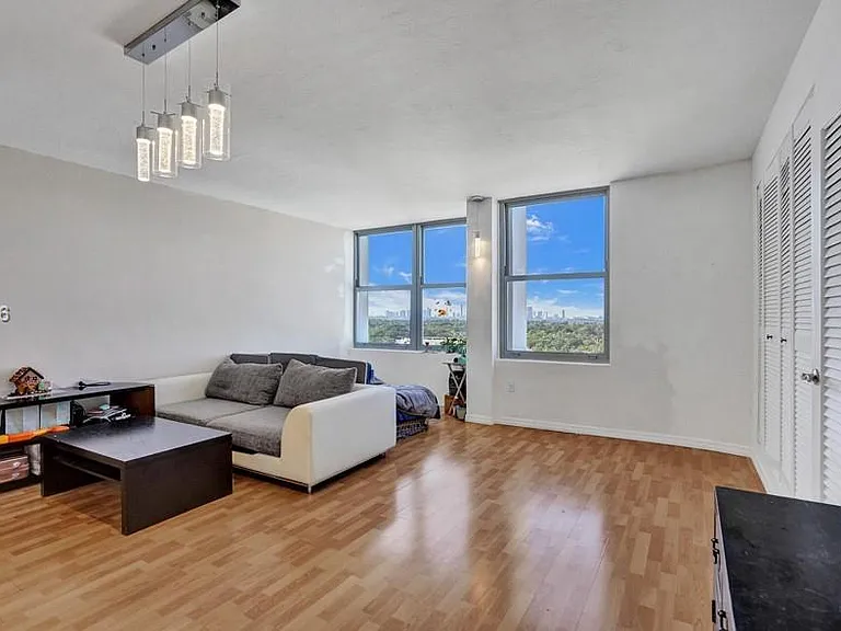 2899 Collins Ave #1502 — Photo 9