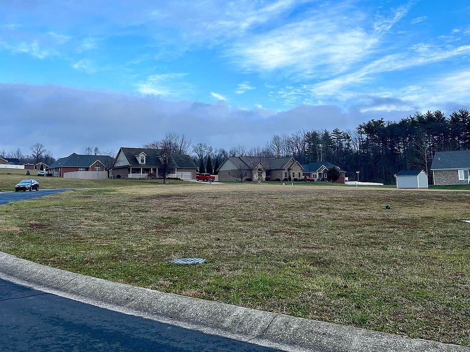 2nd image of 1520 Willowbrook Dr #32