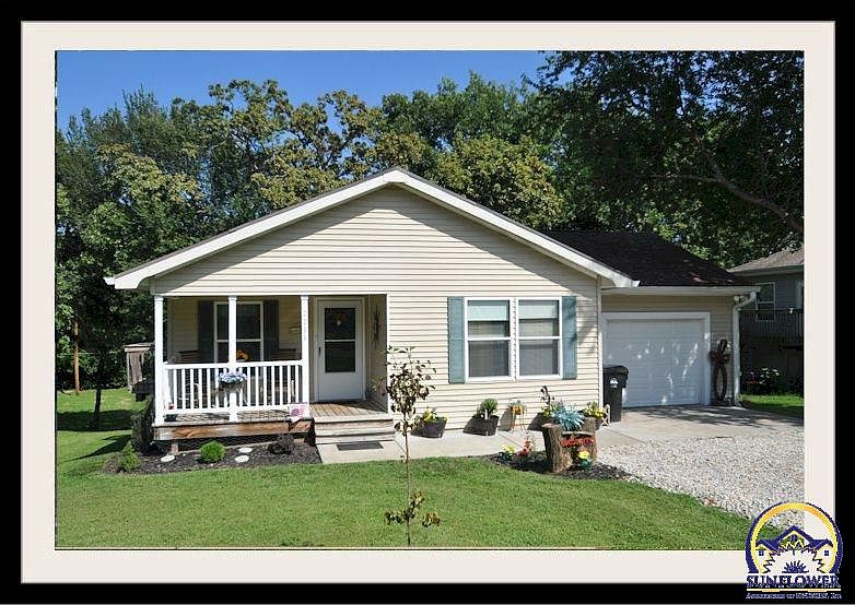1st image of 2208 SE Highland Ave