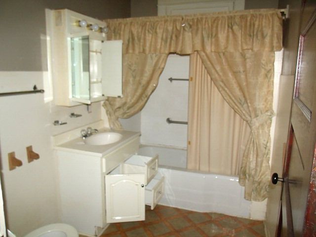 2nd image of 607 Crockett Ave