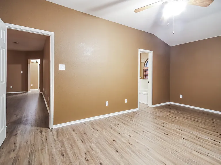 2412 Castle Pines Dr — Photo 10
