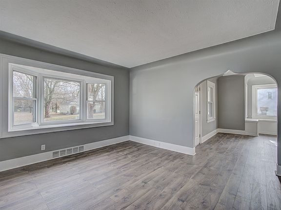 4th image of 5086 School St