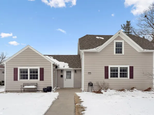 1421 Hobart St, Grinnell, IA 50112