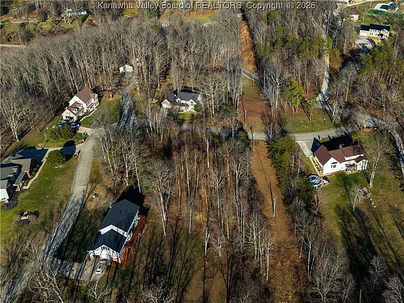 5th image of 105 Colonial Dr