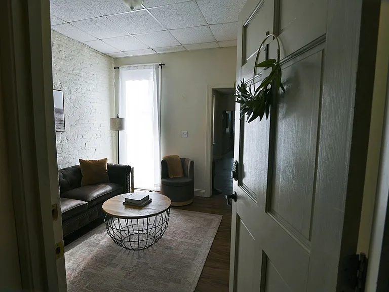 562 Race St — Photo 6