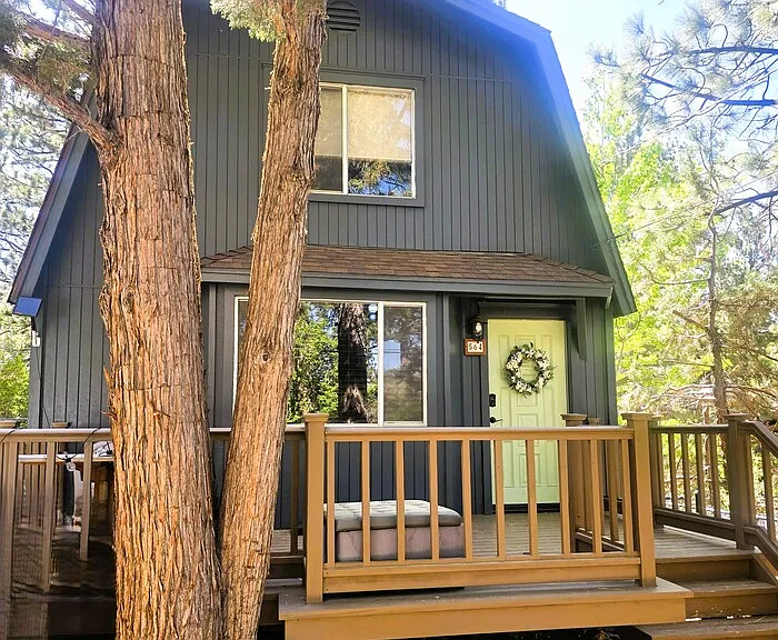 564 Cedar Ln — Photo 1