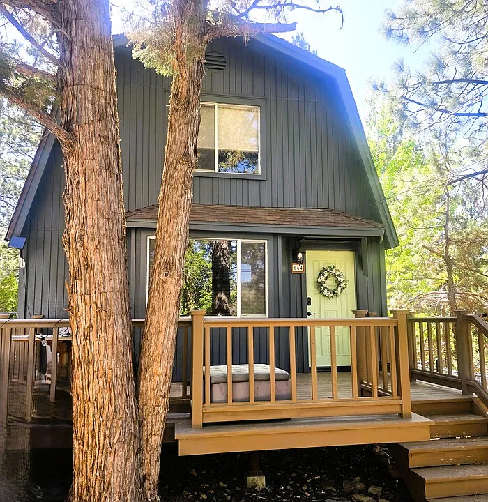 564 Cedar Ln