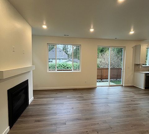 Living with fireplace