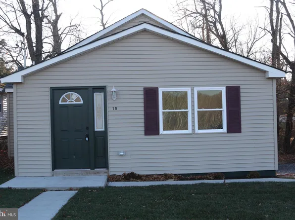 19 E Hampton St, Pemberton, NJ 08068