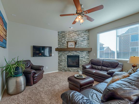 b Living Room 1.jpg