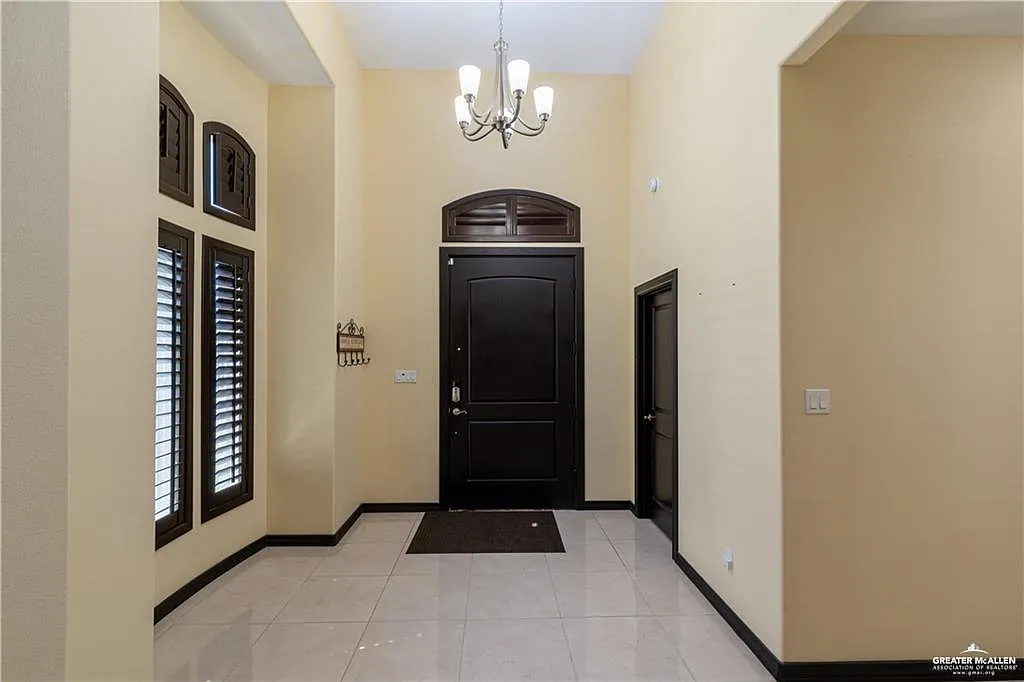 4 bed, 2.5 bath, 3496 sqft, $3,500 — Photo 4