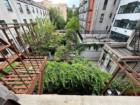 Rented by EastMount Realty LLC | media 8