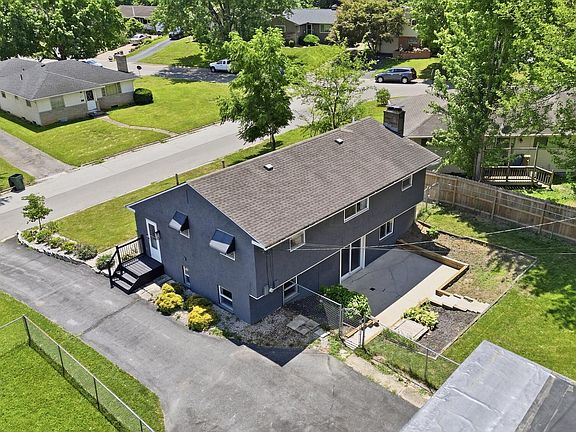 2nd image of 796 Drummond Ct