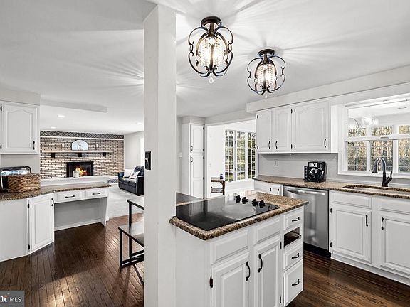 5th image of 506 Fairview Rd