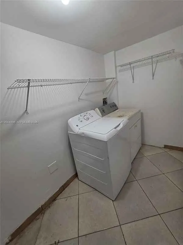 5720 Douglas St Hollywood, Fl 33021 — Photo 3