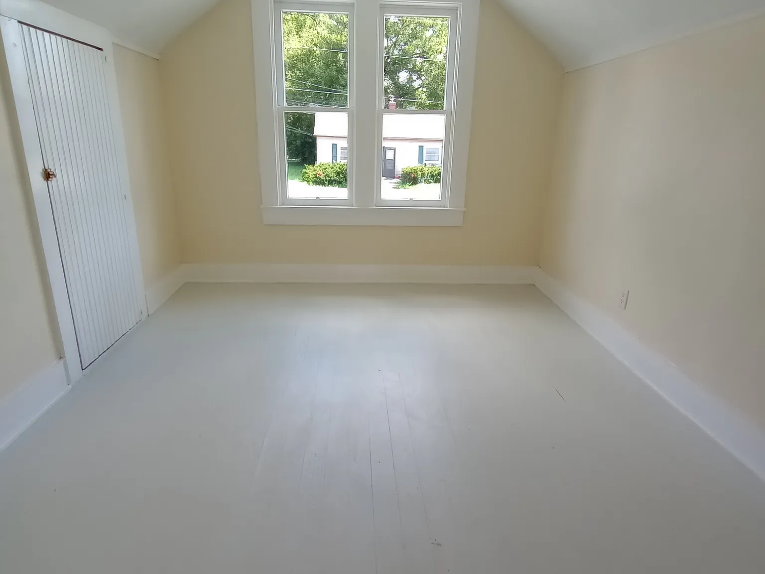 222 E Warfield Street — Photo 3