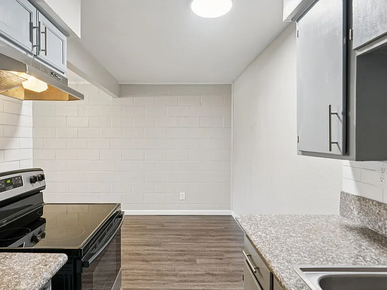Loft on Louise — Photo 25