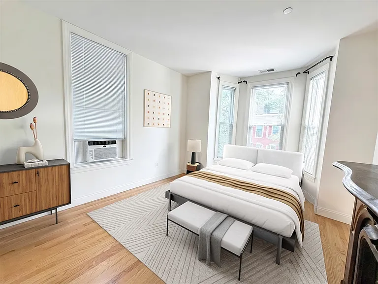 250 Webster St #2 — Photo 8