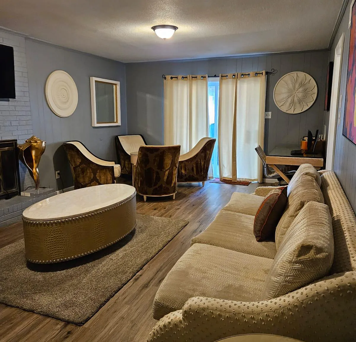 9 bed, 4500 sqft, $10,950 — Photo 3