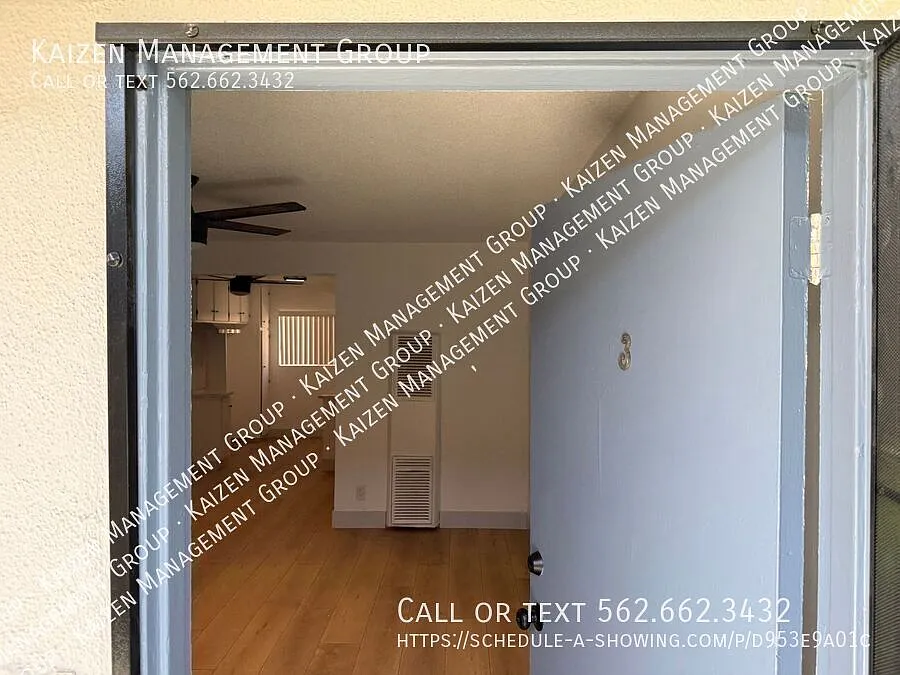 Newly Remodeled 2 Bed / 1 Bath Prime Inglewood Location Near Major LA Hubs — Photo 2
