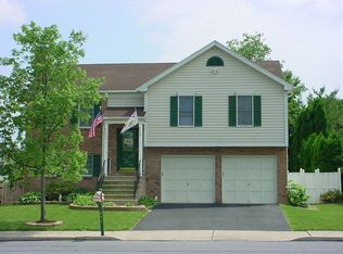 641 Willow Dr, Catasauqua, PA 18032