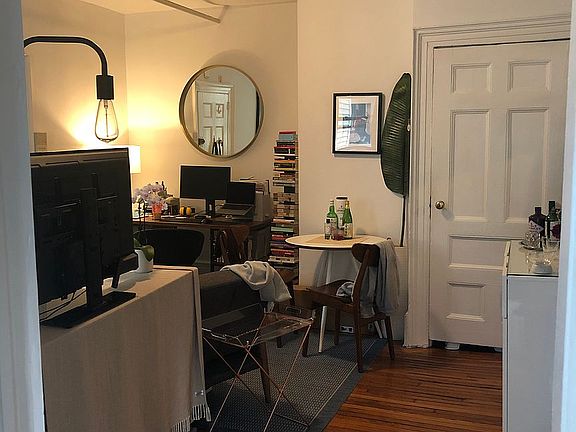 3rd image of 137 Henry St APT 3R