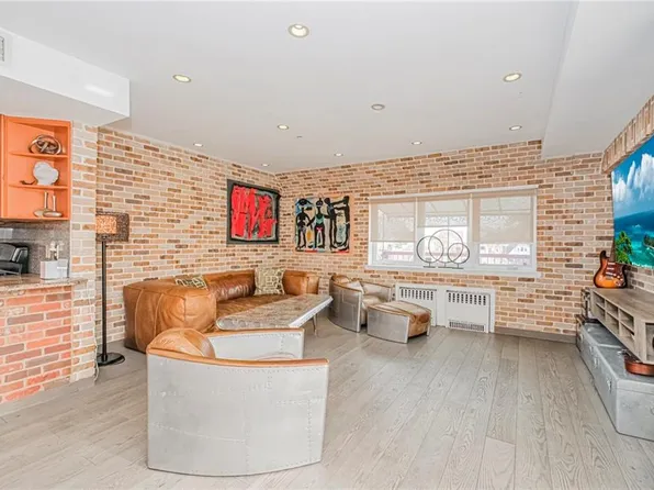 4766 Bedford Avenue image 5 of 29