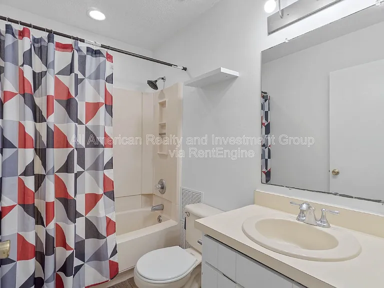 611 Center St #10 — Photo 17