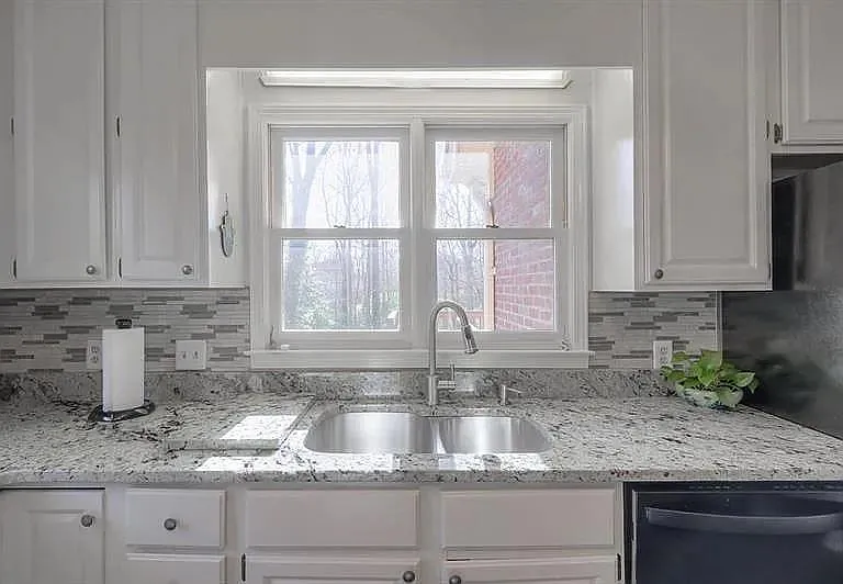 555 Greenland Rd — Photo 9
