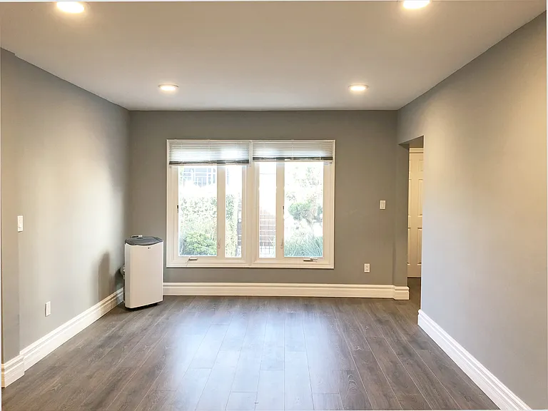 402 S Robertson Blvd — Photo 1