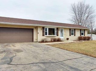 6020 Arthur Rd, Hartford, WI 53027
