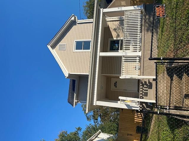 1st image of 812 Mountain Ave SE
