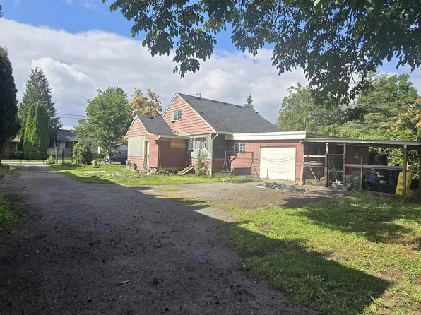 9756 Sidney St, Chilliwack, BC V2P 4G6