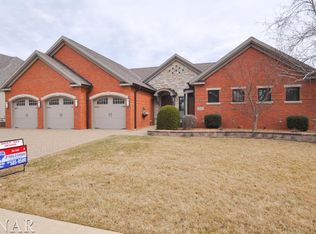 1905 Wakefield Ln, Bloomington, IL 61704