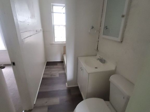 4th image of 2816-2818 N 34th St