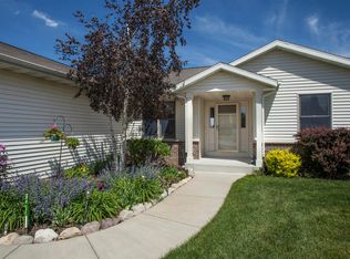 341 Thurow Dr, Oconomowoc, WI 53066