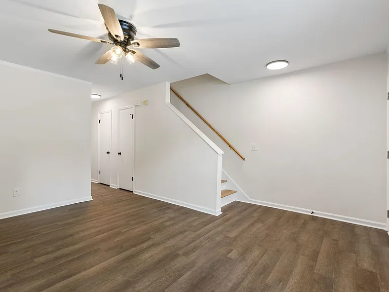 270 Fleming Rd #B — Photo 4