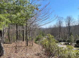 126 Pinnacle Peak Ln, Flat Rock, NC 28731