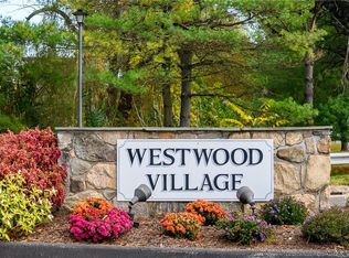 55 Mill Plain Rd UNIT 33-11, Danbury, CT 06810