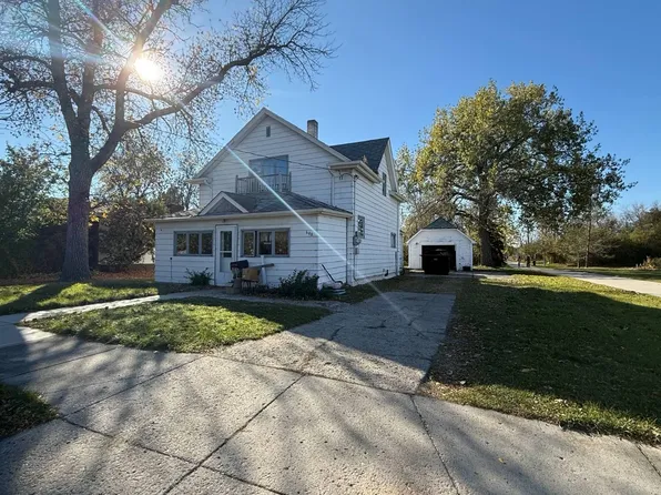 602 Bennett St, Bottineau, ND 58318