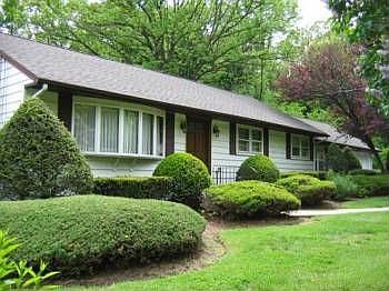 2nd image of 892 Franklin Ave