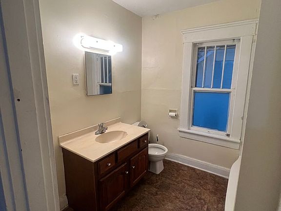 5th image of 816 Aurora Ave #B