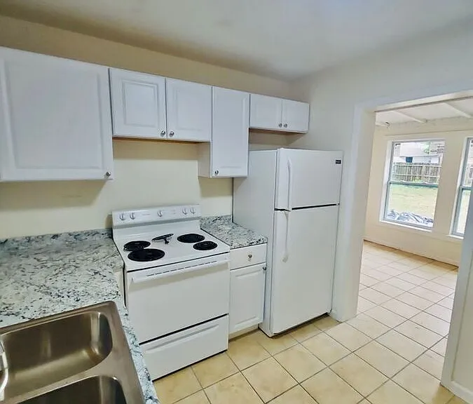 609 Avenue G SE — Photo 4