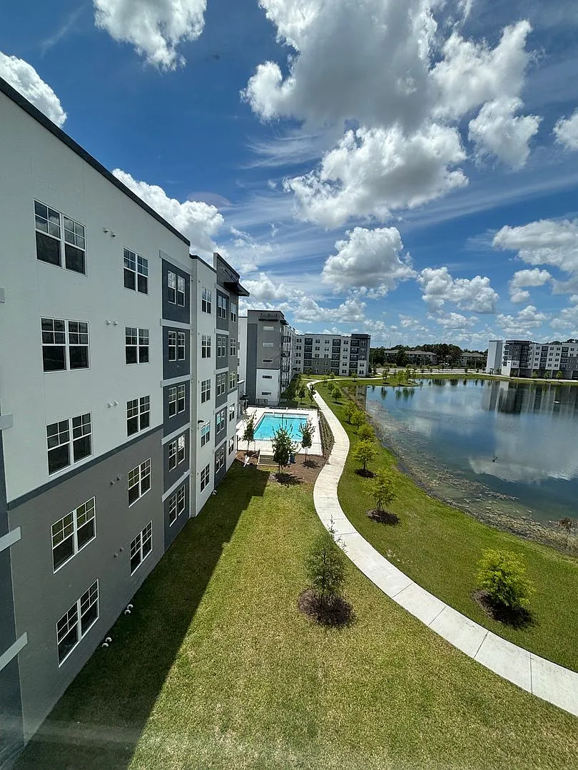 Beautiful And Brand New 1/1 +Den Apartment In Millenia Park — Photo 1