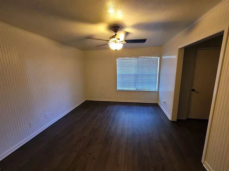 4207 Woodcrest Dr — Photo 8