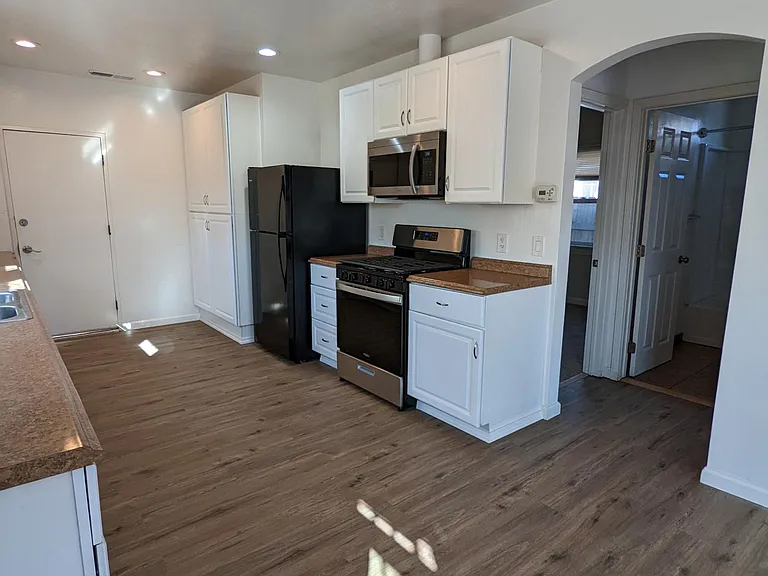4186 Myrtle Ave — Photo 3