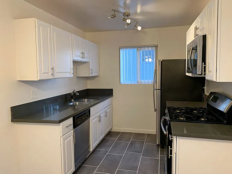 1808 N Harvard Blvd — Photo 25