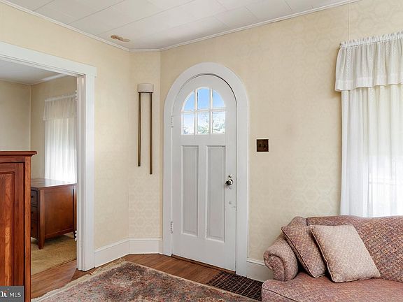 4th image of 304 Lincoln Ave