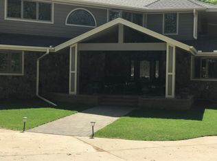 125 82nd St, Chaska, MN 55318