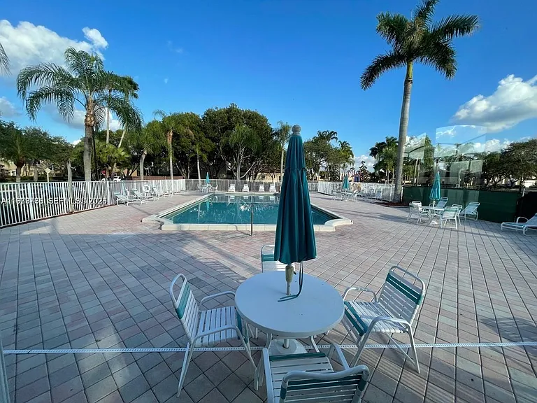 16309 Emerald Cove Rd #16309 — Photo 37